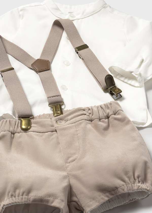 Conjunto pantalón corto con tirantes y camisa recién nacido