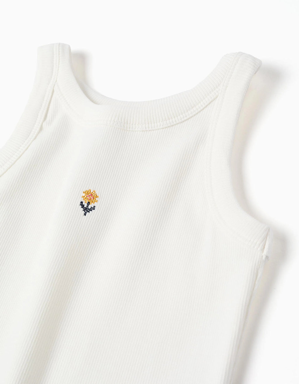 Camiseta acanalada sin mangas con flor bordada para niña, blanco
